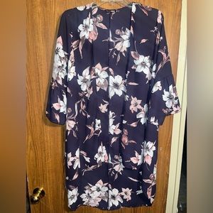 Fashion Nova women’s flower print Kimono size M